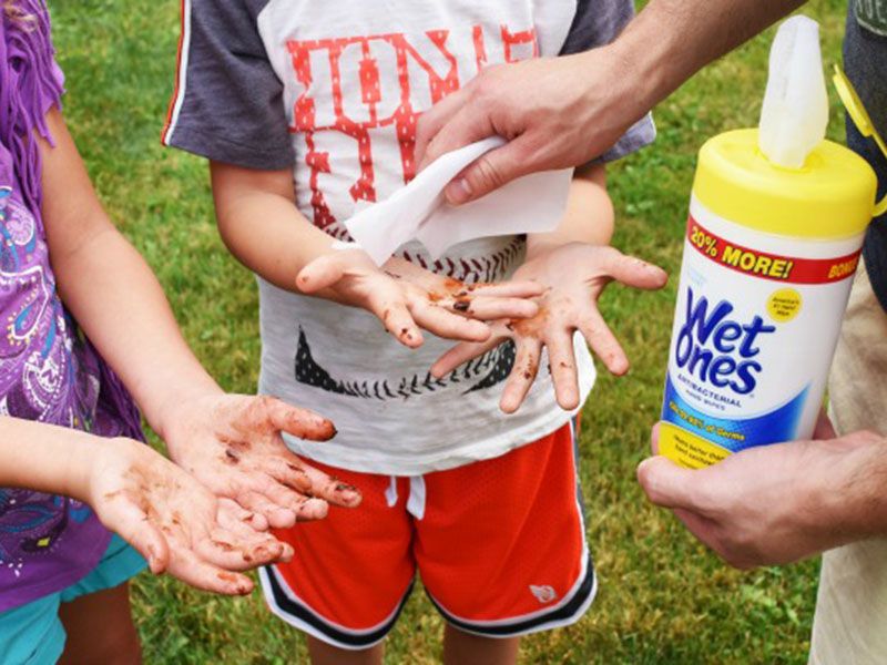 The stock solution used in wet wipes cannot be said to be all liquid medicine.