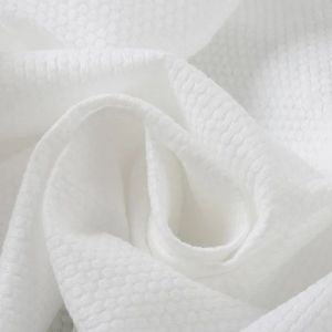 无纺布价格的变动容易受哪些因素影响？